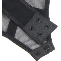 Keinonahkabody nyörityksellä
