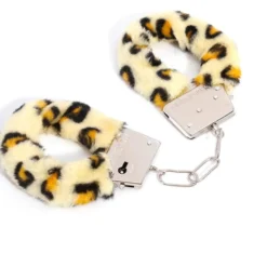 Käsiraudat leopardikuosilla