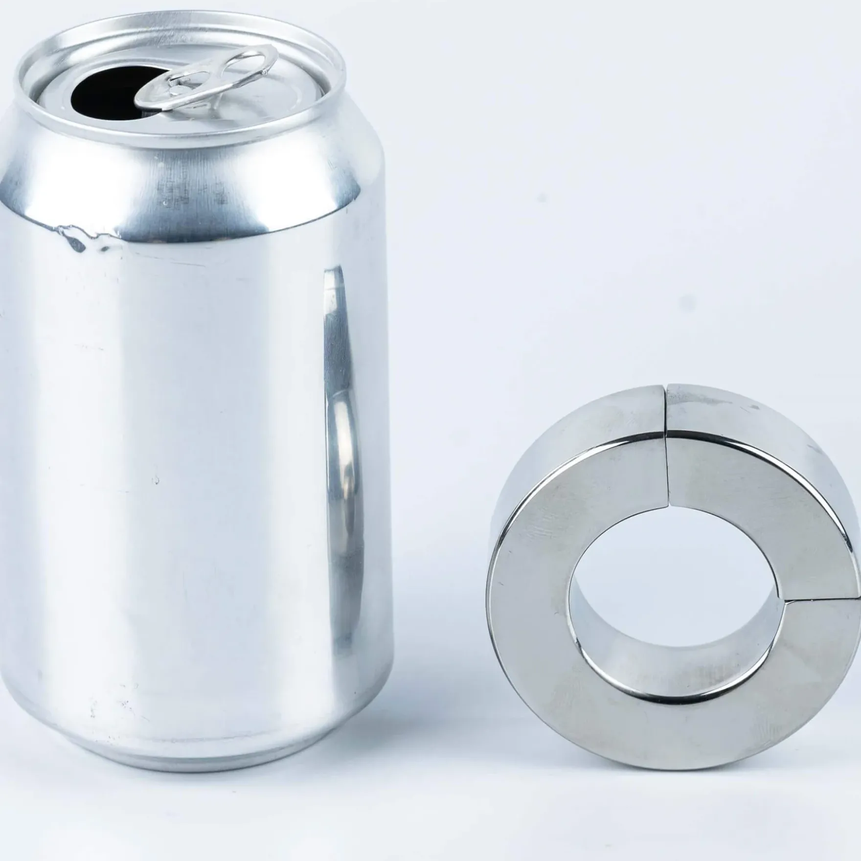 Kulmikas magneettipenisrengas